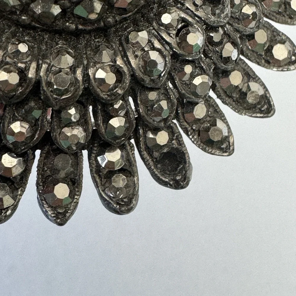 Vintage Weiss Brooch‎ Earrings Set Gray Dark Rhinestones Domed Floral Starburst